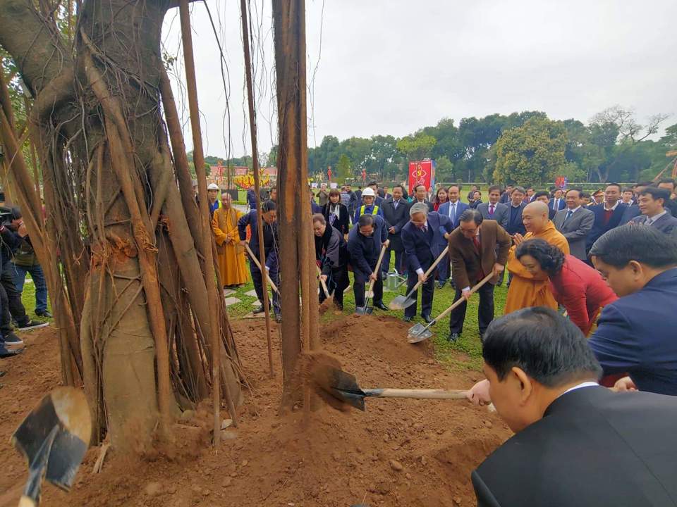 Lãnh đạo Đảng, Nhà nước, TP Hà Nội dâng hương, trồng cây đầu xuân tại Khu di tích Hoàng Thành Thăng Long - Ảnh 5