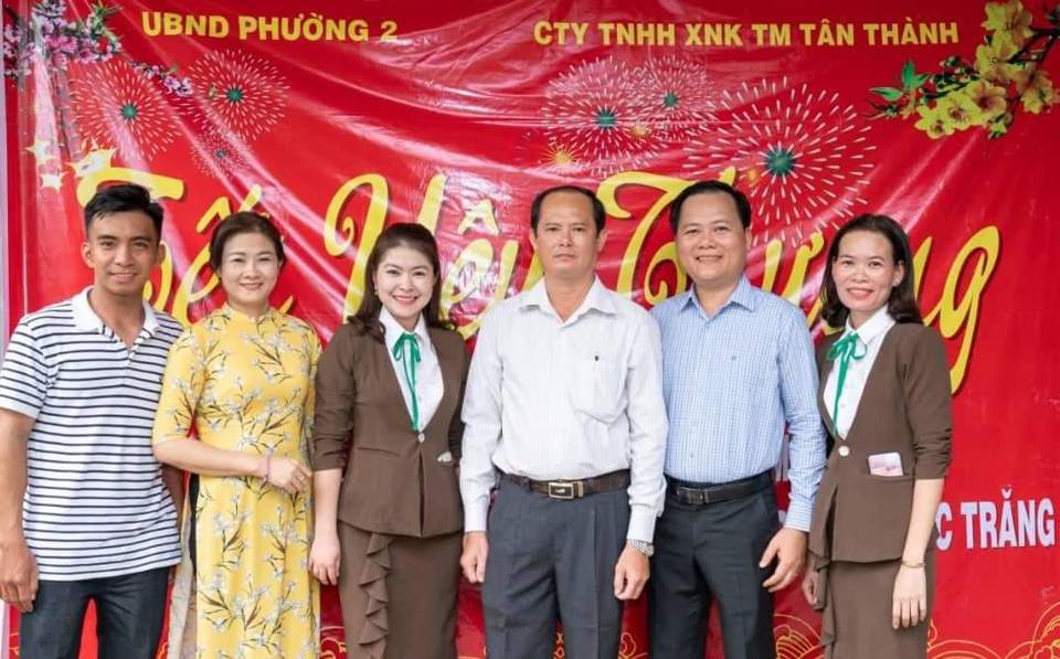 Sóc Trăng: Trao tặng hơn 300 suất quà cho gia đình khó khăn trong Chương trình “Tết yêu thương” - Ảnh 1