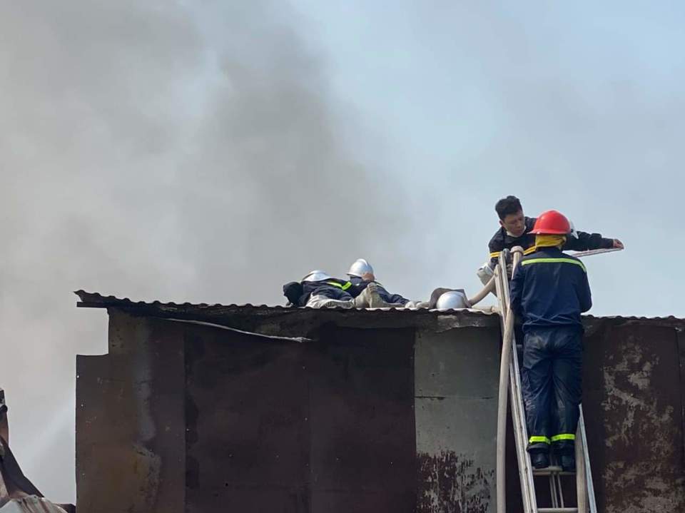 Hà Nội: Cháy dữ dội kho xưởng rộng hàng nghìn m2 ở Hoài Đức - Ảnh 5