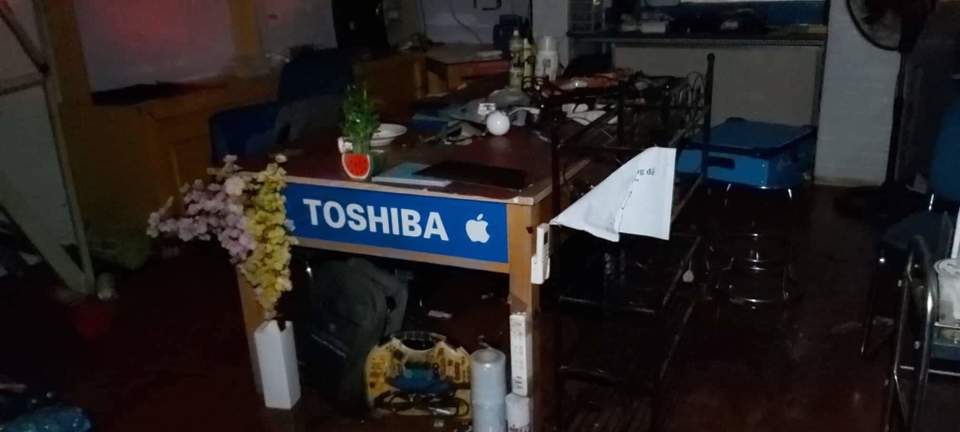 Cửa hàng máy tính, điện thoại cháy dữ dội trên phố Thái Hà - Ảnh 3