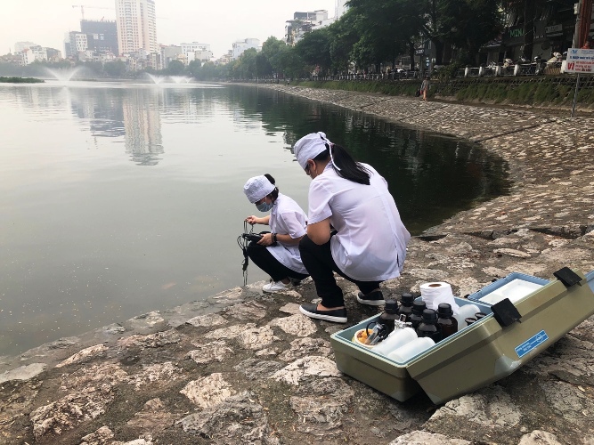 87 hồ ở Hà Nội được xử lý ô nhiễm bằng chế phẩm Redoxy - 3C: Hiệu quả rõ rệt được kiểm chứng qua thực tiễn - Ảnh 1