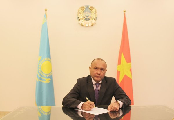 Đại sứ Kazakhstan chia sẻ về tuyến đường sắt “huyết mạch” kết nối hàng hóa Việt Nam vào châu Âu - Ảnh 1