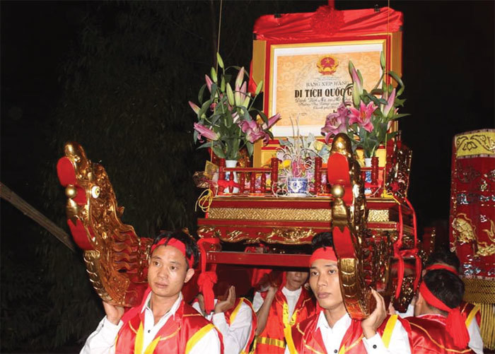 Lễ hội cổ truyền làng Văn Nội (Phú Lương, Hà Đông, Hà Nội): Nghi thức rước lửa thiêng lấy may độc nhất vô nhị - Ảnh 2