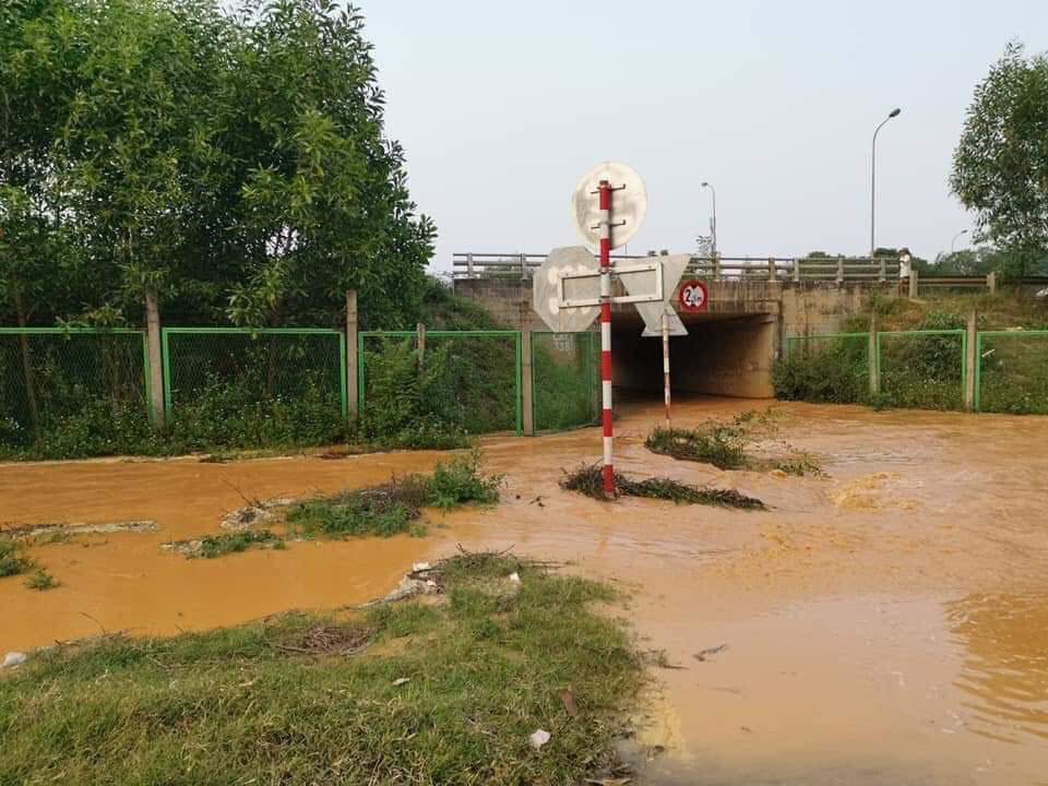 Lại vỡ đường ống nước sông Đà - Ảnh 4