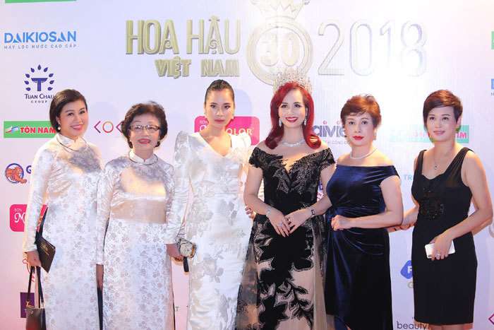 BST Sắc sen hồn Việt cuốn hút tại cuộc thi Hoa hậu Việt Nam 2018 - Ảnh 8