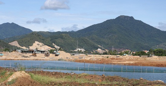 Dự án đổ đất lấn sông Cu Đê ở Đà Nẵng: Thi công khi chưa có hồ sơ quy hoạch và giấy phép xây dựng - Ảnh 2