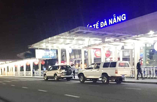Quảng Nam lý giải việc đưa 4 du khách thuộc diện cách ly ra sân bay Đà Nẵng - Ảnh 1