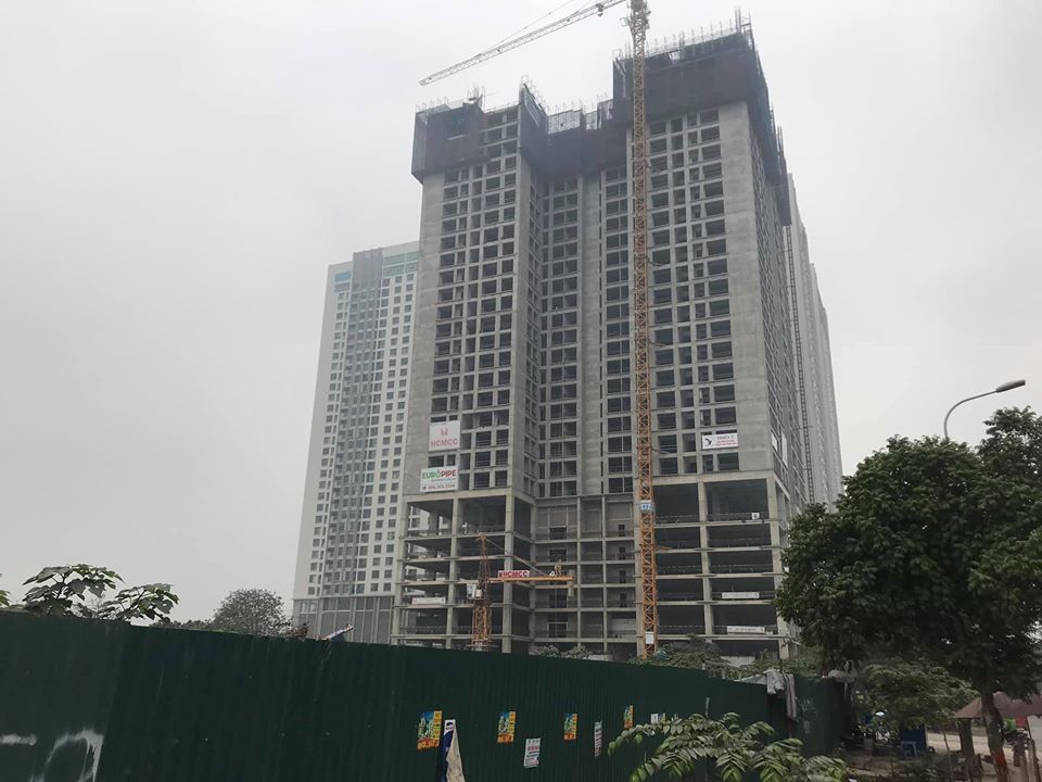 Hà Nội: Cần cẩu tháp đổ sập tại công trình xây dựng trên đường Nguyễn Xiển - Ảnh 2