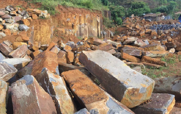 Nổ mìn khai thác đá khiến 4 người thương vong ở Đắk Nông - Ảnh 1