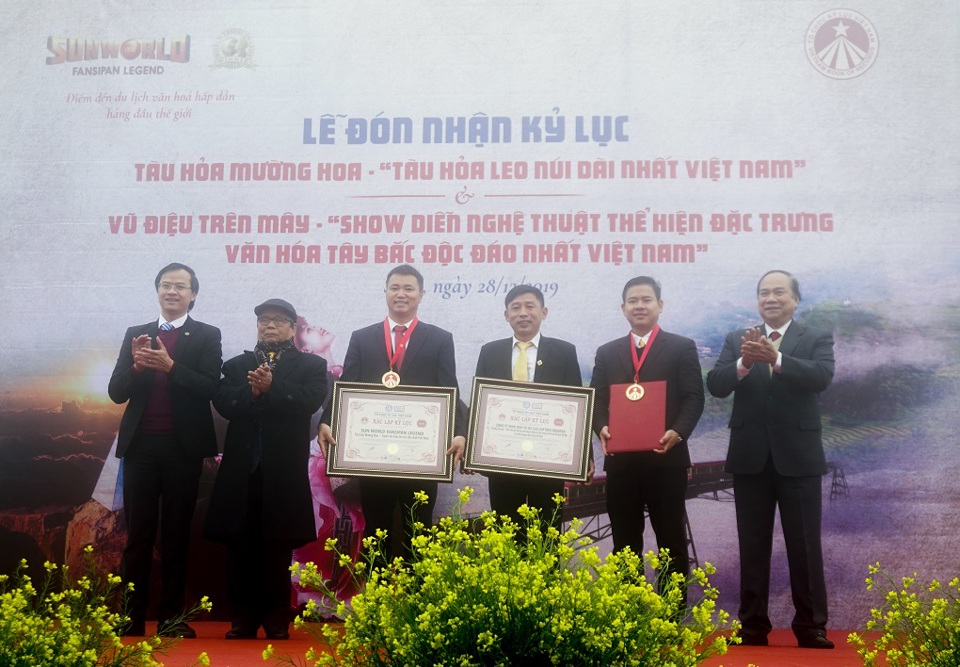 Sa Pa tự hào nhận cùng lúc 2 kỷ lục Việt Nam về du lịch - Ảnh 1