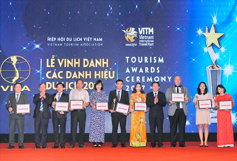 Centara Sandy Beach Resort Đà Nẵng nhận Giải thưởng Du lịch Việt Nam - Ảnh 1