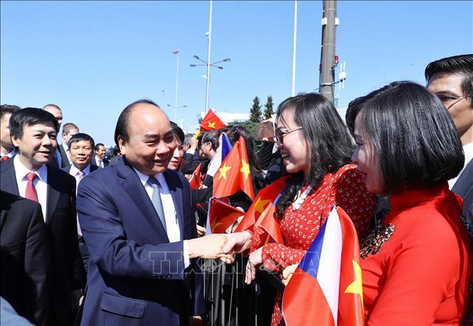 Thủ tướng Nguyễn Xuân Phúc đến Praha, bắt đầu thăm chính thức Cộng hòa Séc - Ảnh 3