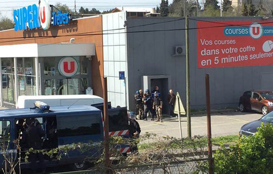 Pháp: Nổ súng, bắt giữ nhiều con tin tại siêu thị khiến 13 người thương vong - Ảnh 1
