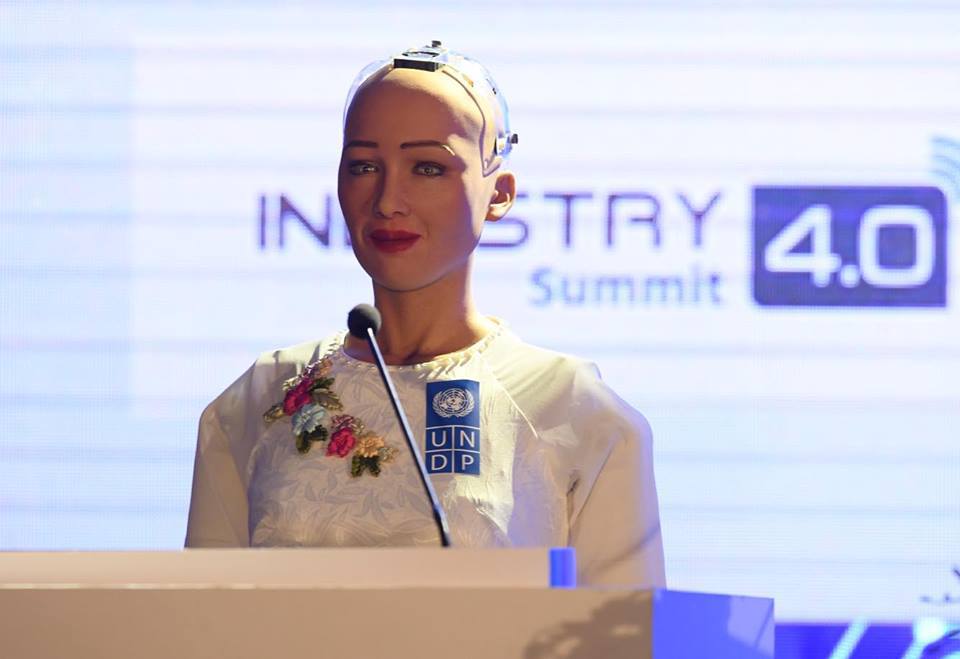 Robot Sophia: Với làn sóng 4.0, Việt Nam cần những sáng tạo về công nghệ - Ảnh 1