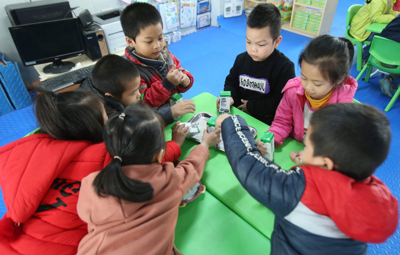 Chương trình Sữa học đường tại Hà Nội: Phụ huynh đăng ký cho con tham gia ngày càng đông - Ảnh 3