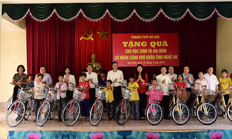 Đoàn công tác TP Hà Nội thăm, làm việc tại tỉnh Nghệ An - Ảnh 2