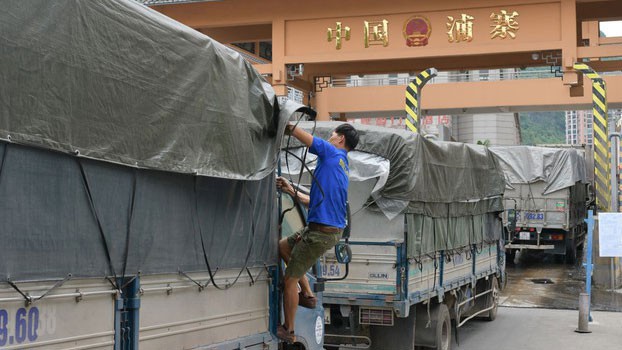 500 xe nông sản Việt Nam bị 'tắc' ở cửa khẩu Tân Thanh - Ảnh 1