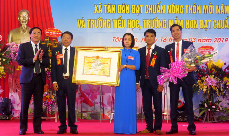 Tân Dân đón nhận chuẩn nông thôn mới - Ảnh 2