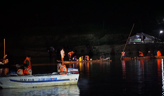 Tìm thấy cả 6 thi thể vụ chìm đò ở Quảng Nam: Tang thương bên dòng Vu Gia - Ảnh 3