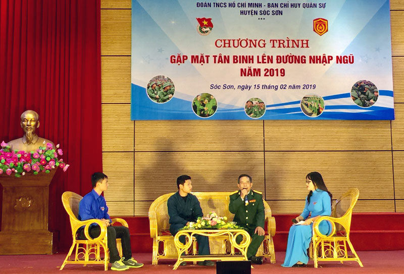 Sóc Sơn gặp mặt, tặng quà 226 tân binh nhập ngũ năm 2019 - Ảnh 1