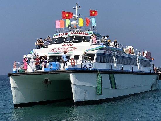 Quảng Ngãi đưa vào hoạt động tàu siêu tốc triệu đô tuyến Sa Kỳ - Lý Sơn - Ảnh 1
