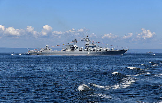 Thế giới trong tuần: Tàu chiến Nga phô diễn sức mạnh trong cuộc tập trận lớn nhất lịch sử - Ảnh 1
