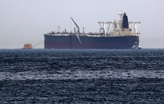 Giá dầu nhảy vọt sau khi tàu chở dầu của Ả Rập Saudi bị tấn công ở vùng Vịnh - Ảnh 1