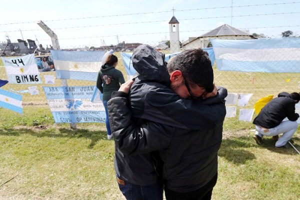 Người nhà 44 thủy thủ trên tàu ngầm Argentina mất tích yêu cầu nối lại tìm kiếm - Ảnh 1