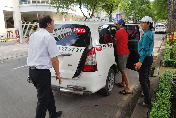 Mô hình thí điểm đón taxi cố định tại TP Hồ Chí Minh: Lộ rõ bất cập - Ảnh 1