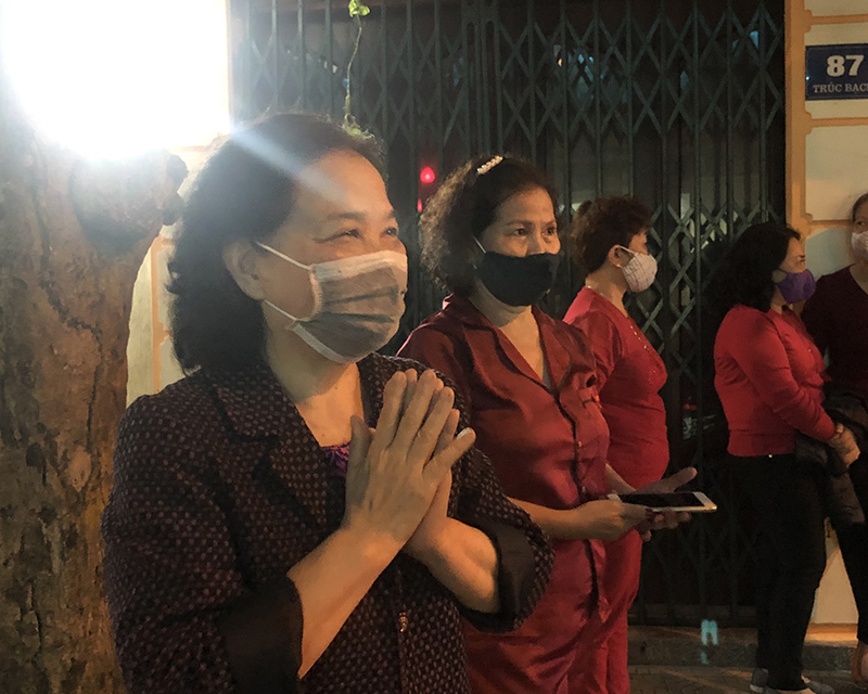 Hà Nội: Chính thức dỡ bỏ cách ly tại khu vực phố Trúc Bạch - Ảnh 4