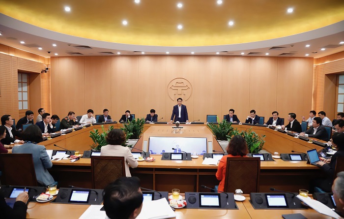 Chủ tịch Nguyễn Đức Chung khuyến cáo người dân hạn chế ra đường để phòng, chống dịch Covid-19 - Ảnh 2