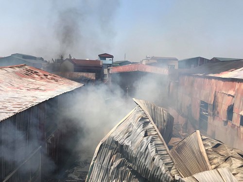 Hà Nội: Cháy dữ dội tại xưởng gỗ ở Hữu Bằng, Thạch Thất - Ảnh 5