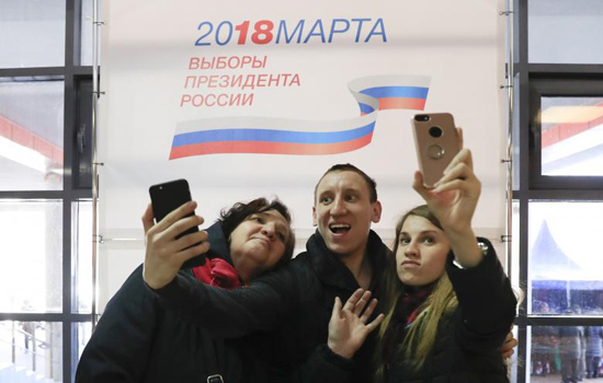 Hình ảnh ấn tượng nước Nga mừng chiến thắng lịch sử của Tổng thống Putin - Ảnh 7