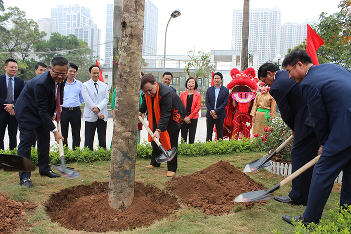 Lãnh đạo TP Hà Nội dự phát động Tết trồng cây tại quận Thanh Xuân - Ảnh 1