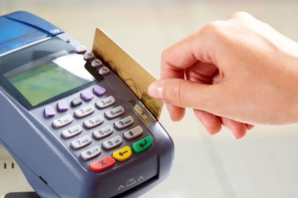 Chuyển đổi thẻ từ sang thẻ chip: Mục tiêu của ngành ngân hàng năm mới - Ảnh 1