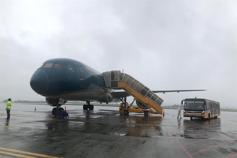 Vân Đồn đón thêm 2 chuyến bay đưa công dân Việt Nam về nước - Ảnh 1