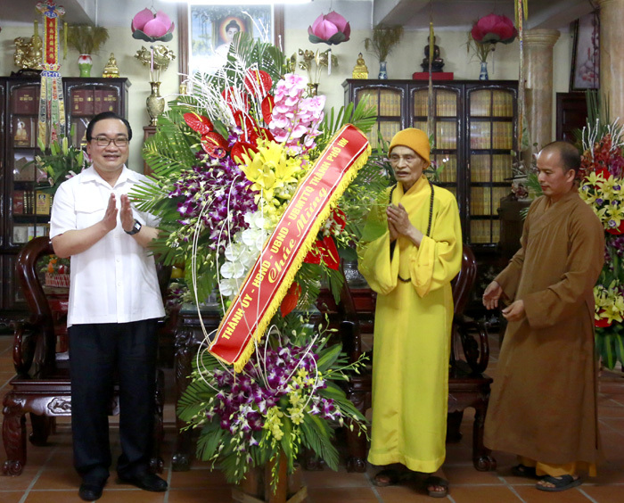 Bí thư Thành ủy Hoàng Trung Hải thăm, chúc mừng Đại lão Hòa thượng Thích Phổ Tuệ - Ảnh 2