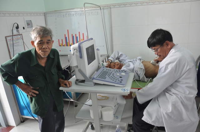 Tài trợ thiết bị y tế, giáo dục cho huyện Duy Xuyên, Quảng Nam - Ảnh 1