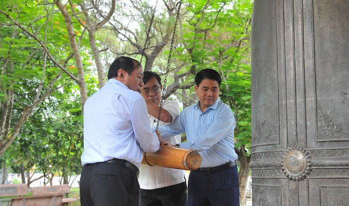 Đoàn công tác Ban Thường vụ Thành ủy Hà Nội tri ân các anh hùng liệt sỹ tại nghĩa trang Trường Sơn và Đường 9 - Ảnh 3