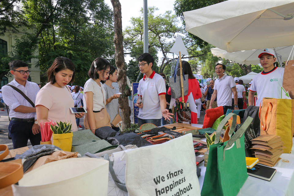 Cộng đồng Hà Nội chung tay quyết tâm chống rác thải nhựa - Ảnh 4