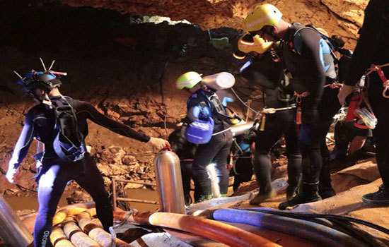 Toàn cảnh 3 ngày giải cứu đội bóng nhí Thái Lan mắc kẹt trong hang động - Ảnh 7