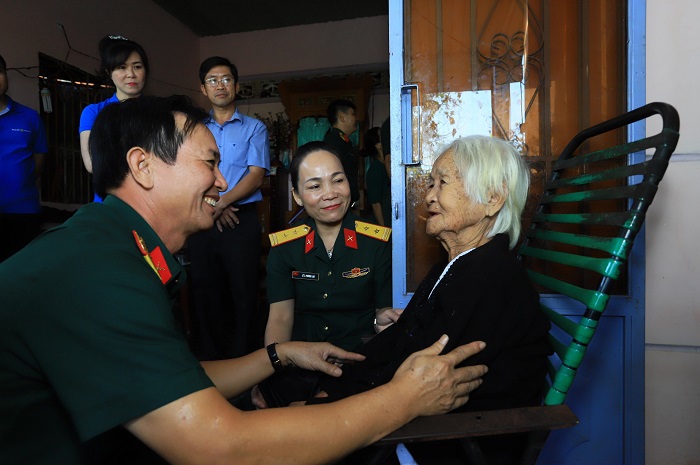 Tân Hiệp Phát đồng hành tặng quà Tết, khám bệnh và cấp thuốc cho bà con huyện Hớn Quản, tỉnh Bình Phước - Ảnh 3
