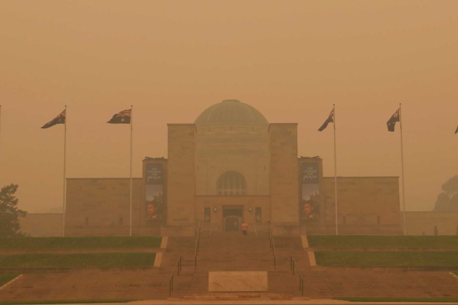 Thủ đô Australia dần tê liệt do khủng hoảng cháy rừng - Ảnh 1