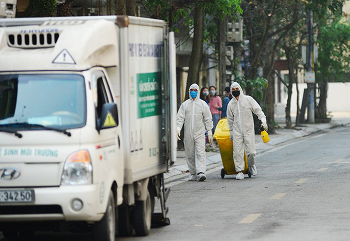 Hà Nội: Tuân thủ nghiêm ngặt quy định về thu gom, xử lý chất thải khu vực cách ly - Ảnh 2