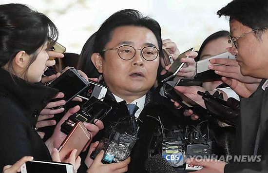 Tổng thống Hàn Quốc đồng ý cho thư ký cấp cao từ chức vì tham nhũng - Ảnh 1