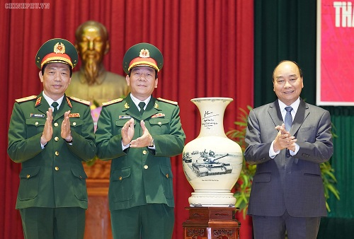 Thủ tướng Nguyễn Xuân Phúc làm việc với Bộ tư lệnh Binh chủng Tăng thiết giáp - Ảnh 2