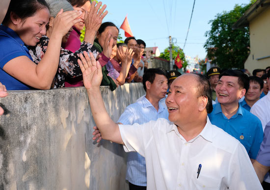 Thủ tướng Nguyễn Xuân Phúc lần thứ ba đối thoại với công nhân - Ảnh 1