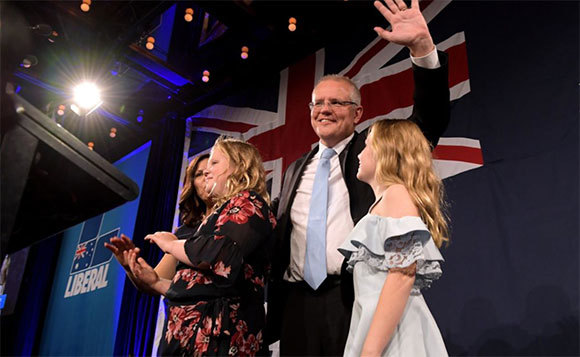 Thủ tướng Australia ví chiến thắng bầu cử khó tin với "phép màu" được làm bố - Ảnh 1