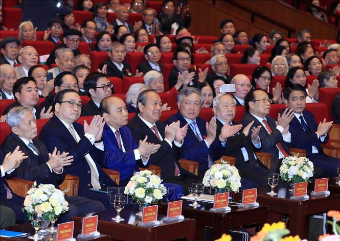 Thủ tướng Nguyễn Xuân Phúc dự Lễ kỷ niệm 65 năm Trường học sinh miền Nam trên đất Bắc - Ảnh 2