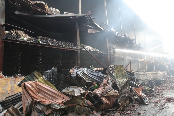 Những hình ảnh tan hoang sau cháy tại Công ty Bóng đèn phích nước Rạng Đông - Ảnh 5